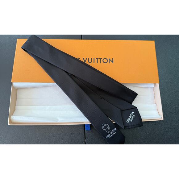 LOUIS VUITTON SPECIAL EDITION EMPLOYEE Forever Louis Vuitton Necktie*NEW IN BOX - Picture 2 of 5